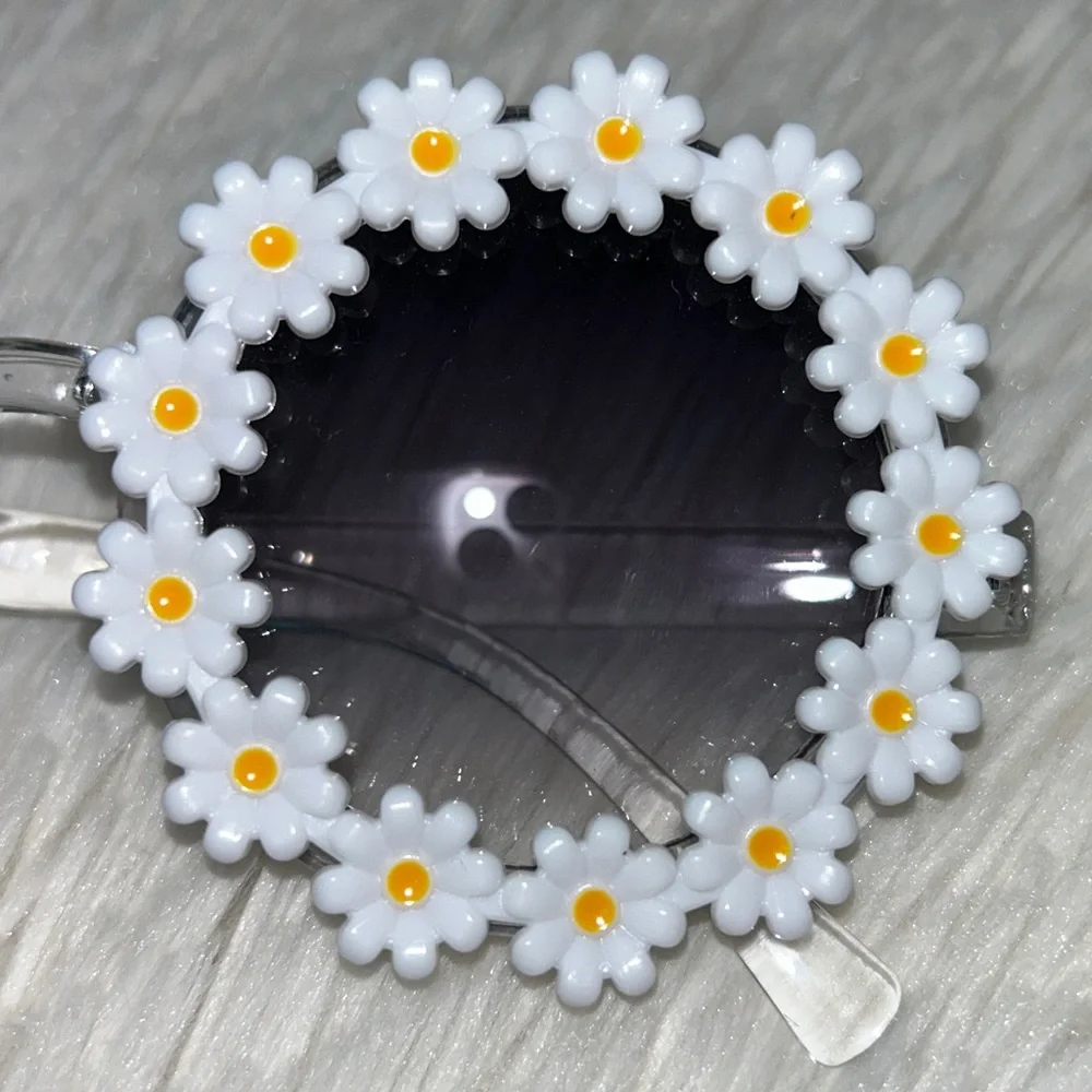 Daisy Round Sunglasses Floral Design for Costume Parties, Festivals, Retro, Gift